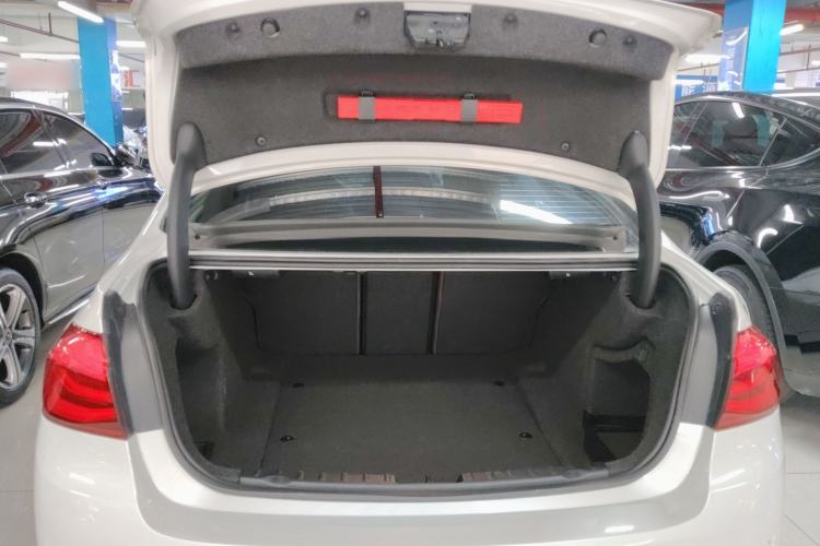 Used BMW 3 Series 2018 320Li Fashion Model Trunk