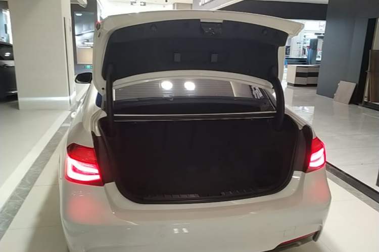 Used BMW 3 Series 2018 320i M Sport Night Edition Trunk