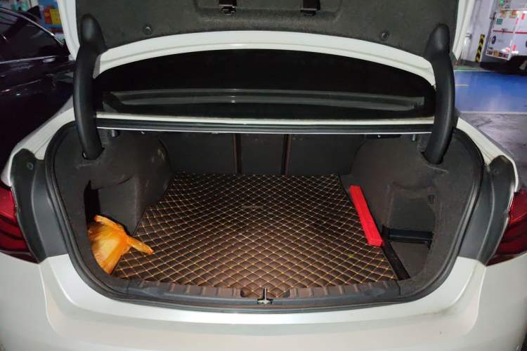 Used BMW 3 Series 2018 320Li Fashion Model Trunk