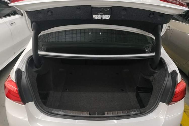 Used BMW 3 Series 2018 320Li Fashion Model Trunk