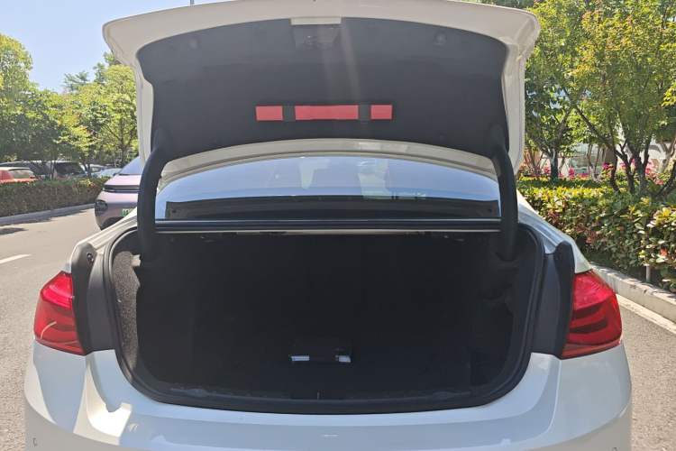 Used BMW 3 Series 2018 318i Trunk