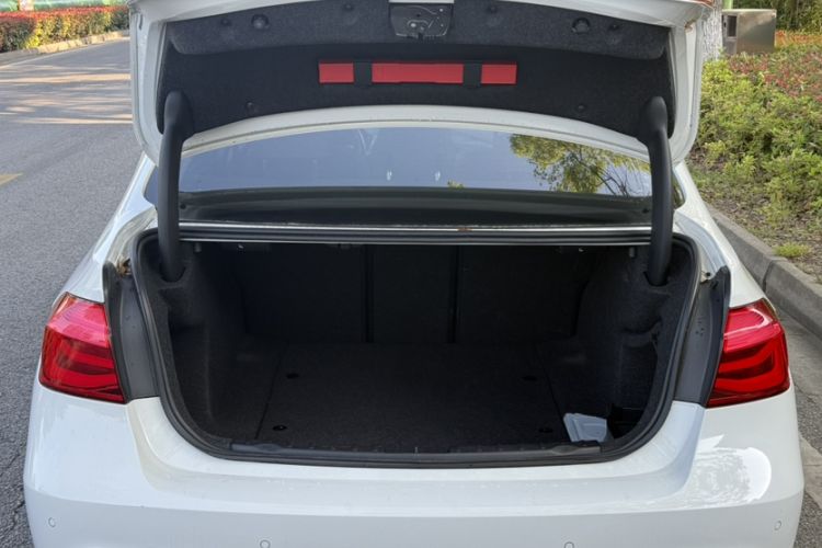 Used BMW 3 Series 2018 320Li Leading Model M Sport Package Trunk