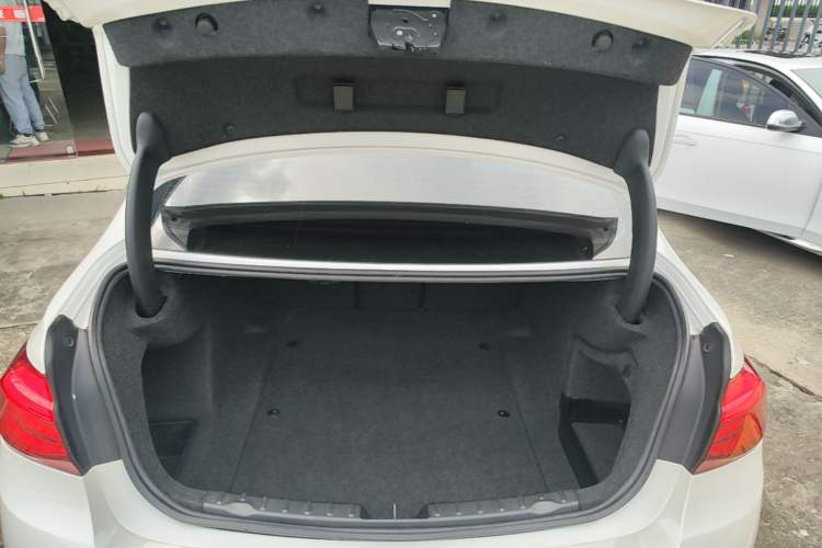 Used BMW 3 Series 2018 320Li Fashion Model Trunk