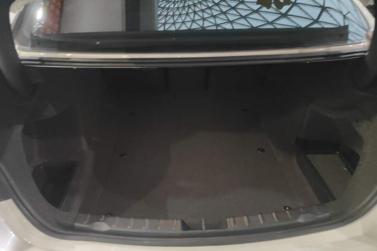 Used BMW 3 Series 2018 320Li Fashion Model Trunk