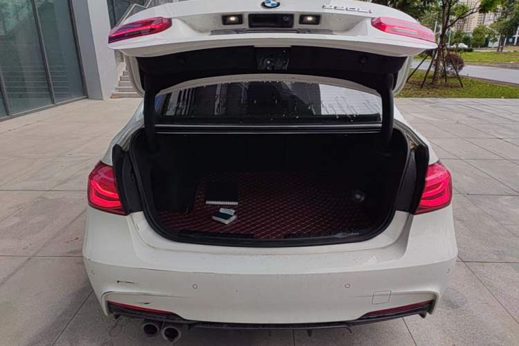 Used BMW 3 Series 2018 320Li Leading Model M Sport Package Trunk