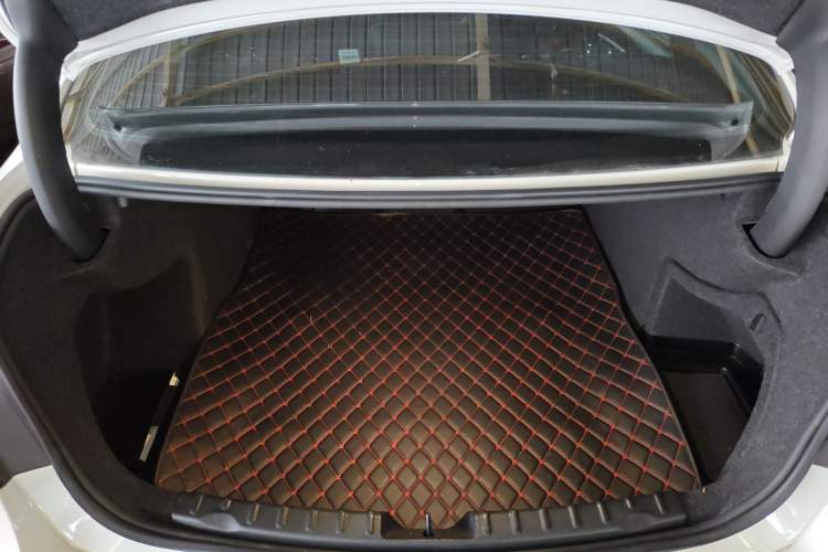 Used BMW 3 Series 2018 320Li Fashion Model Trunk