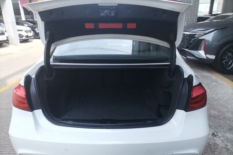 Used BMW 3 Series 2018 320i M Sport Package Trunk