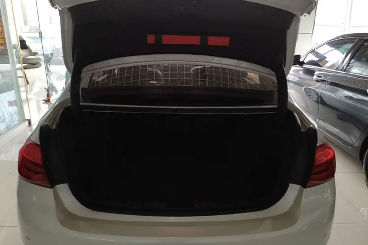 Used BMW 3 Series 2018 320Li Fashion Model Trunk