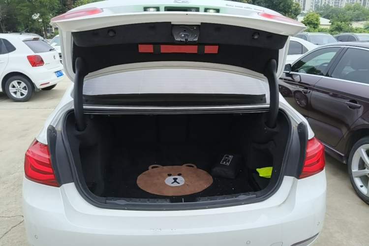 Used BMW 3 Series 2018 320Li Fashion Model Trunk