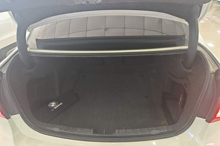 Used BMW 3 Series 2018 320i M Sport Package Trunk