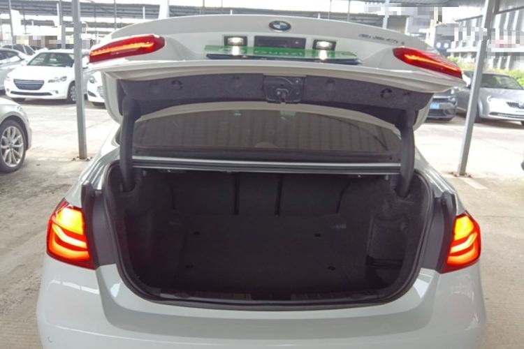 Used BMW 3 Series 2018 320i M Sport Package Trunk