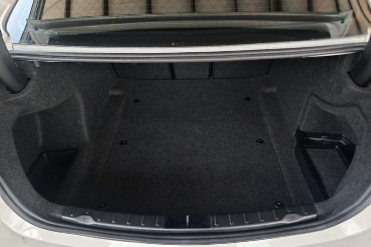 Used BMW 3 Series 2018 320i M Sport Package Trunk