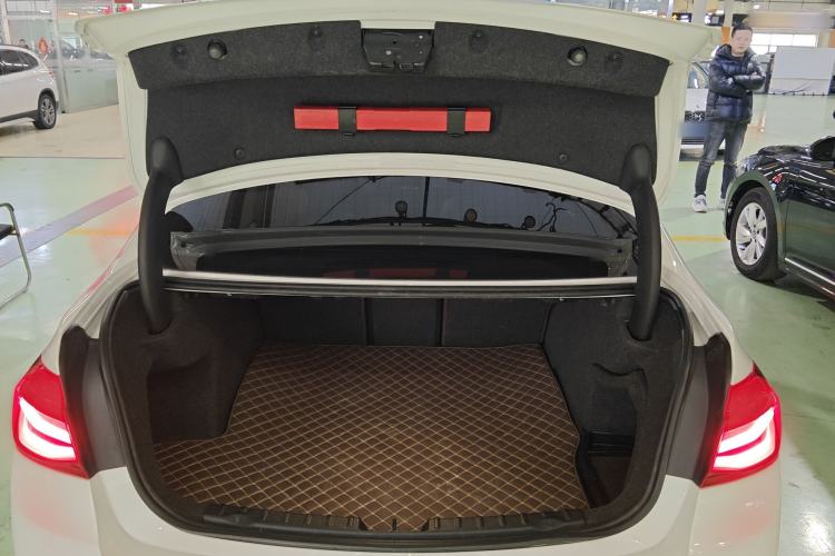 Used BMW 3 Series 2018 320Li Fashion Model Trunk