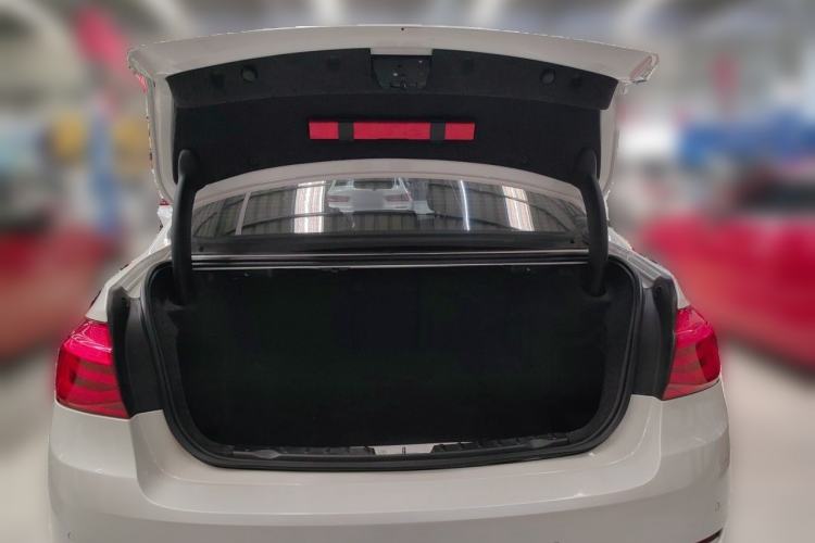 Used BMW 3 Series 2018 320Li Fashion Model Trunk