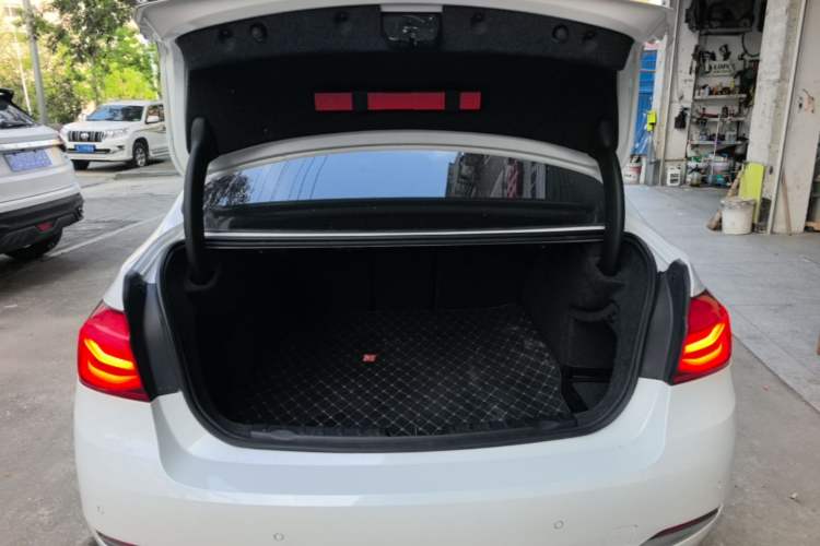 Used BMW 3 Series 2018 320Li Fashion Model Trunk