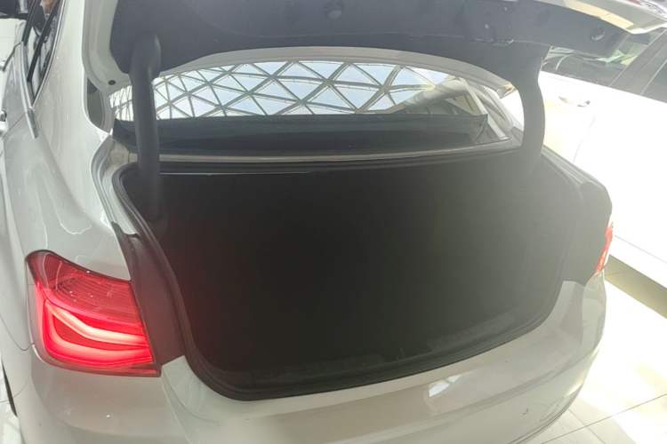 Used BMW 3 Series 2018 320Li Fashion Model Trunk