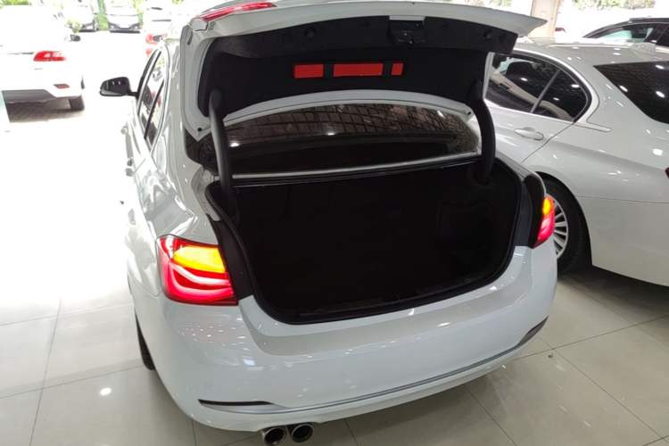 Used BMW 3 Series 2018 320Li Fashion Model Trunk