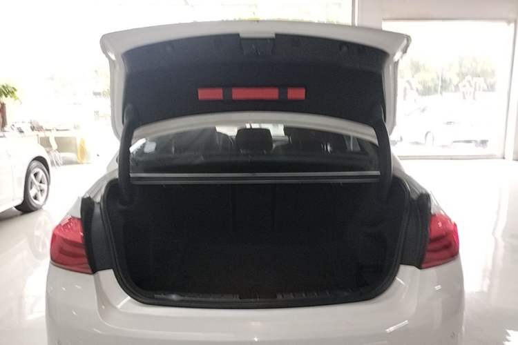 Used BMW 3 Series 2018 320Li Fashion Model Trunk