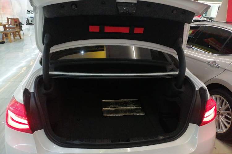 Used BMW 3 Series 2018 320Li xDrive Fashion Model Trunk
