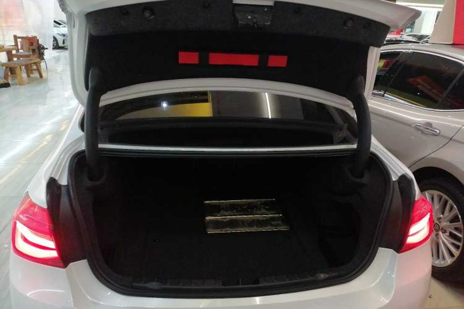 Used BMW 3 Series 2018 320Li xDrive Fashion Model Trunk
