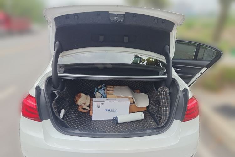 Used BMW 3 Series 2018 320Li Fashion Model Trunk