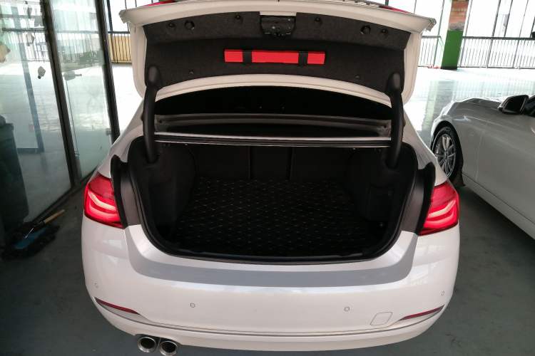 Used BMW 3 Series 2018 320Li Fashion Model Trunk