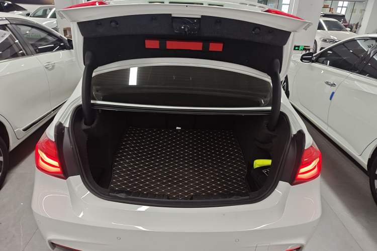 Used BMW 3 Series 2018 320i M Sport Night Edition Trunk