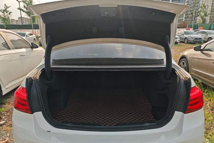 Used BMW 3 Series 2018 320Li Fashion Model Trunk