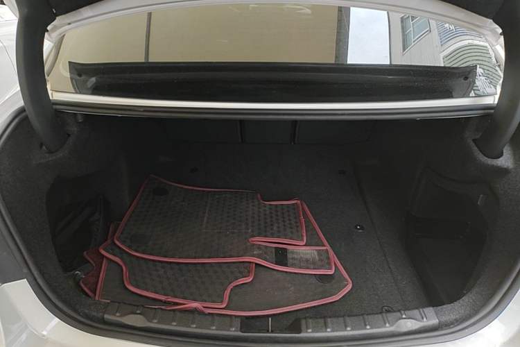Used BMW 3 Series 2018 320Li Fashion Model Trunk