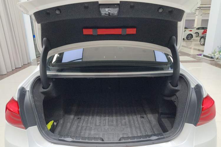Used BMW 3 Series 2018 320Li Fashion Model Trunk