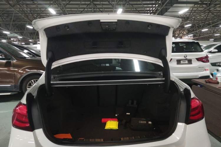 Used BMW 3 Series 2018 320i M Sport Night Edition Trunk