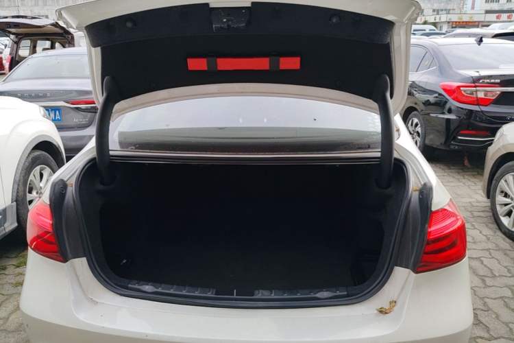 Used BMW 3 Series 2018 320Li Fashion Model Trunk