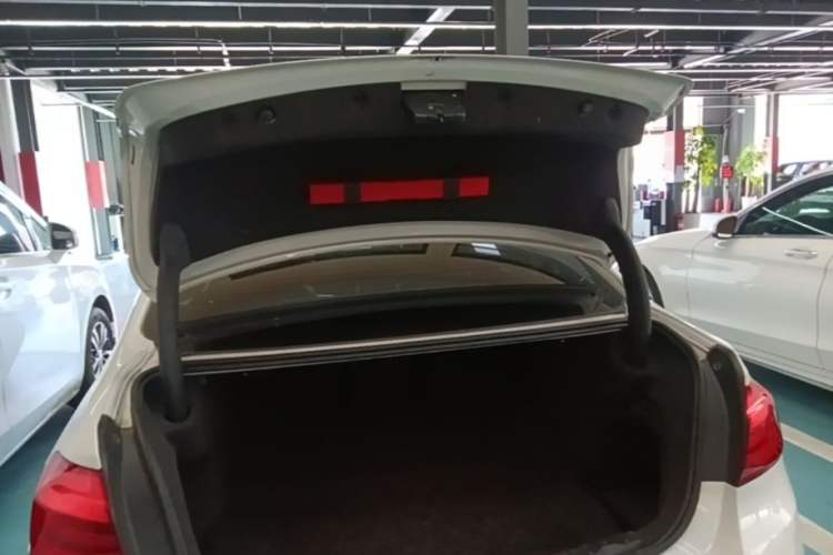 Used BMW 3 Series 2018 320Li Fashion Model Trunk