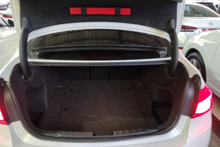 Used BMW 3 Series 2018 320Li Fashion Model Trunk
