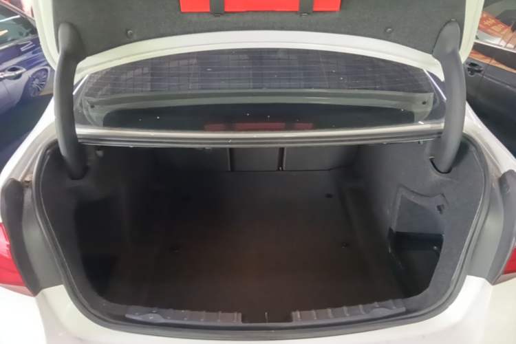 Used BMW 3 Series 2018 320Li Fashion Model Trunk
