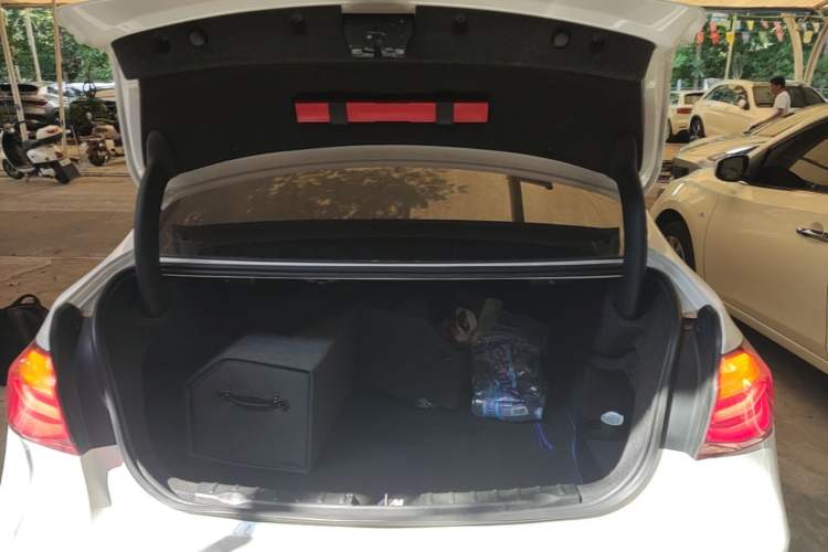 Used BMW 3 Series 2018 320i M Sport Package Trunk