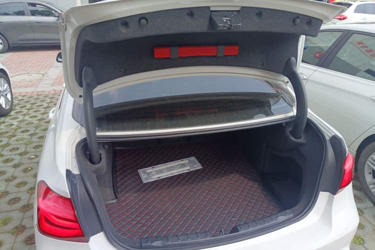 Used BMW 3 Series 2018 320i M Sport Package Trunk