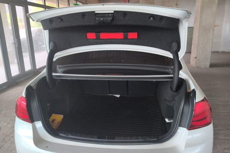 Used BMW 3 Series 2018 320Li Fashion Model Trunk