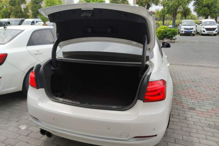 Used BMW 3 Series 2018 320Li Fashion Model Trunk