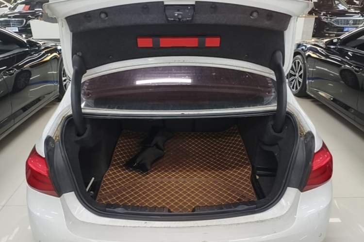Used BMW 3 Series 2018 320Li Fashion Model Trunk