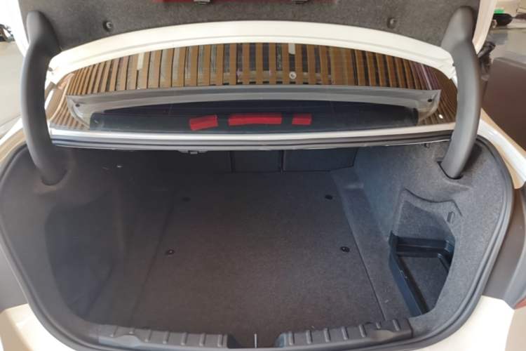 Used BMW 3 Series 2018 320Li Fashion Model Trunk