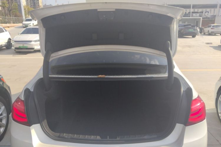 Used BMW 3 Series 2018 320Li Fashion Model Trunk