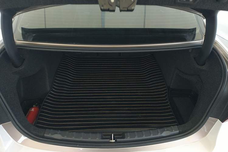 Used BMW 3 Series 2018 320Li Fashion Model Trunk
