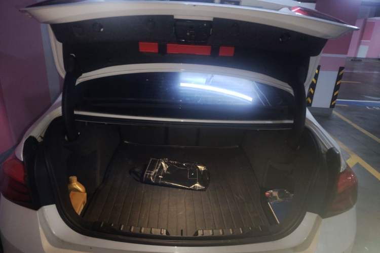Used BMW 3 Series 2018 318i Trunk
