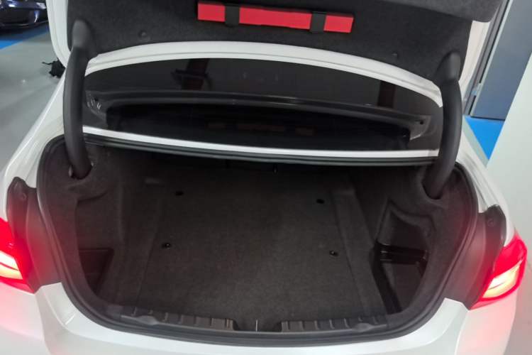Used BMW 3 Series 2018 320Li Fashion Model Trunk