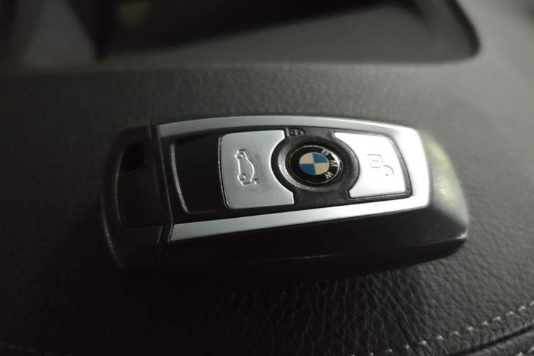 Used BMW 3 Series 2018 330Li xDrive Luxury Package Vehicle Key