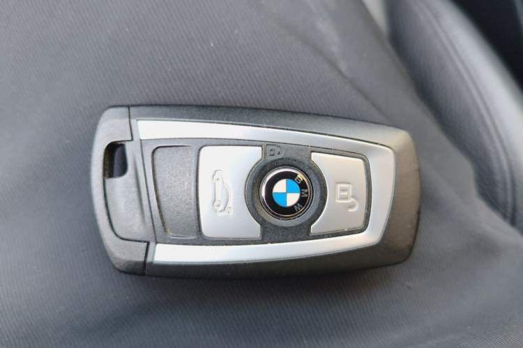 Used BMW 3 Series 2018 330Li xDrive Luxury Package Vehicle Key