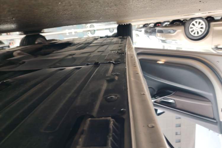 Used BMW 3 Series 2018 320Li Fashion Model Left Side Sill