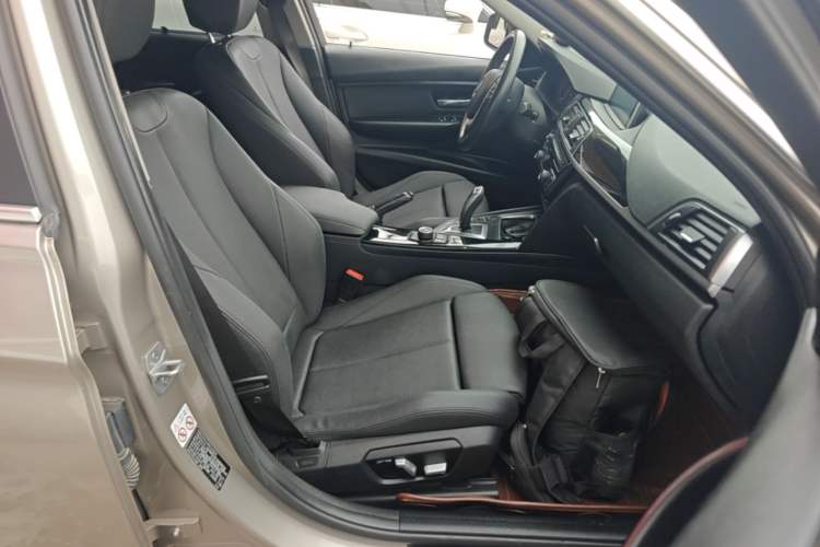 Used BMW 3 Series 2018 320Li Fashion Model Right Front Seat