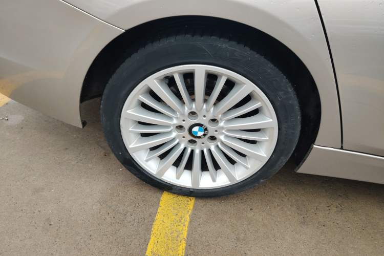 Used BMW 3 Series 2018 320Li Fashion Model Right Rear Wheel Hub